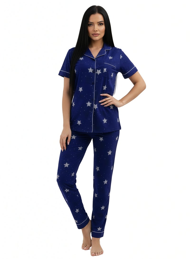 جوانا طقم بيجاما نسائي بتصميم نجوم، قميص بأزرار نصف كم وبنطال طويل - أزرق - Image 4