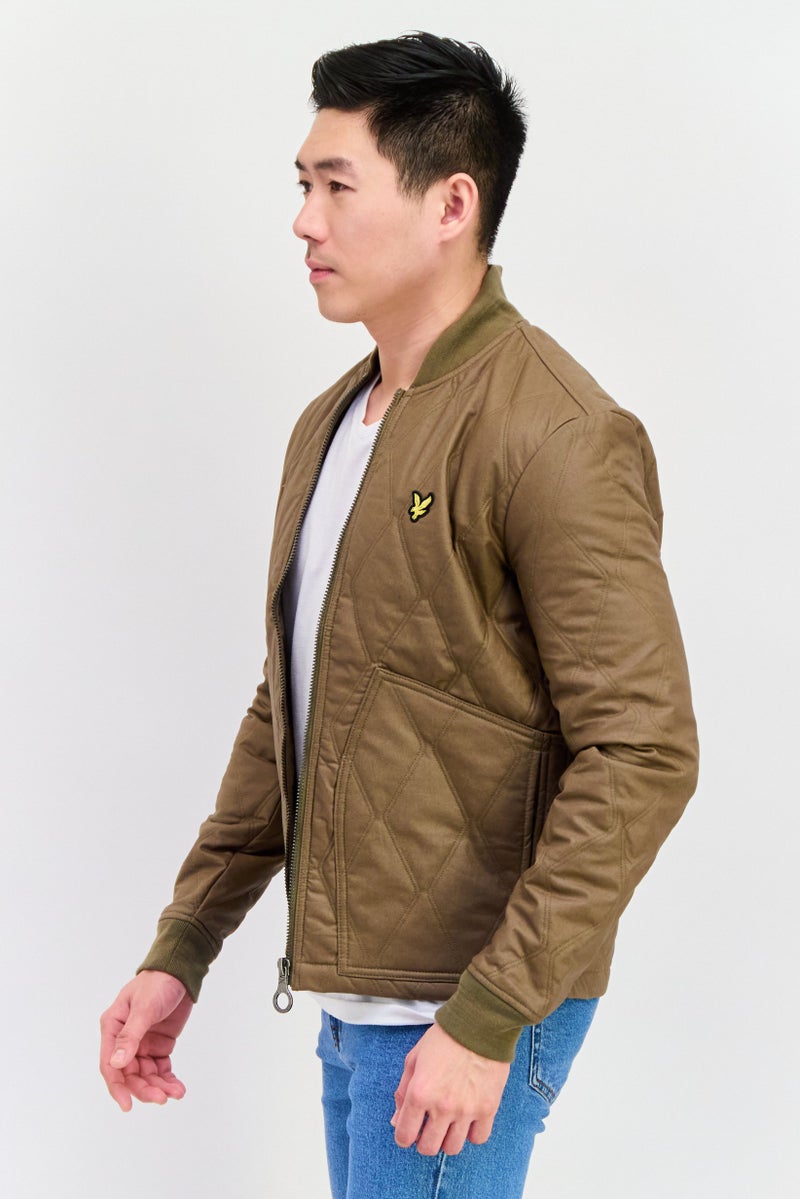 Lyle & Scott جاكيت بافر مبطن بشعار العلامة التجارية للرجال، زيتوني - Image 3