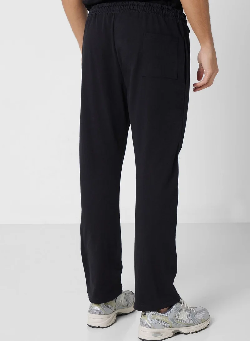 سفنتي فايف بنطلون جوجر بقصة مريحة مع تفاصيل بينتَك