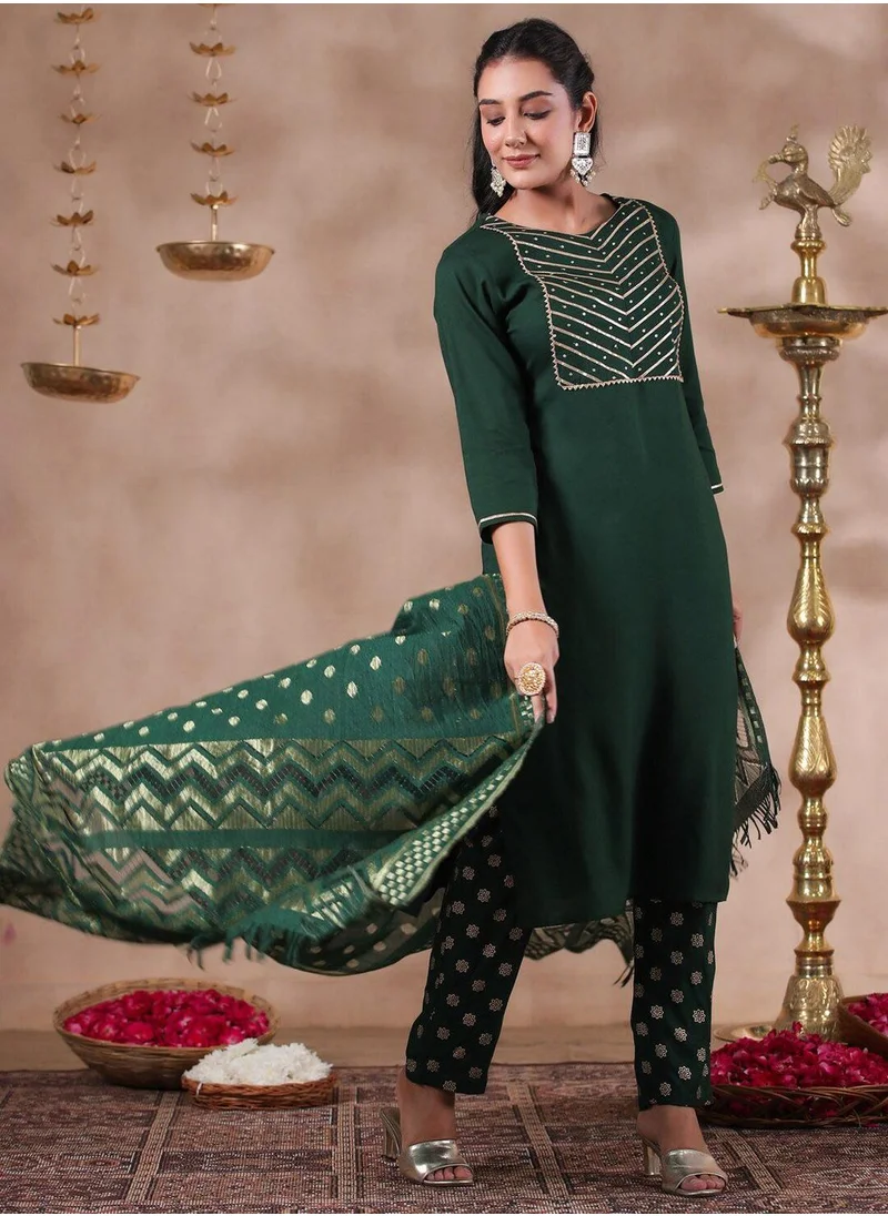 آي شين Regular Fit Embellished Pattern Round Neck Neck Three-Quarter Sleeve Bottle Green Colour Knitted Rayon Kurta Set for Women with Mid-Rise Closure - A Statement Piece for Every Look
