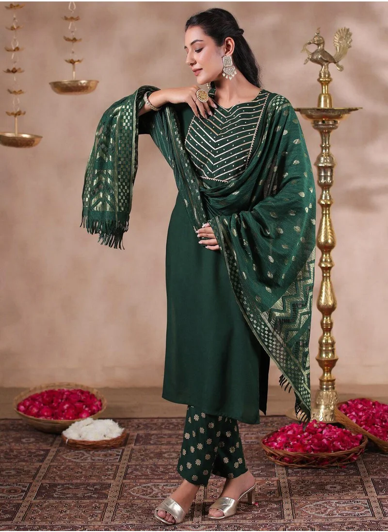 آي شين Regular Fit Embellished Pattern Round Neck Neck Three-Quarter Sleeve Bottle Green Colour Knitted Rayon Kurta Set for Women with Mid-Rise Closure - A Statement Piece for Every Look