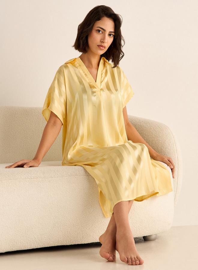 سبلاش فيڤ فستان نوم جاكار مخطط بياقة وأكمام قصيرة - Image 1