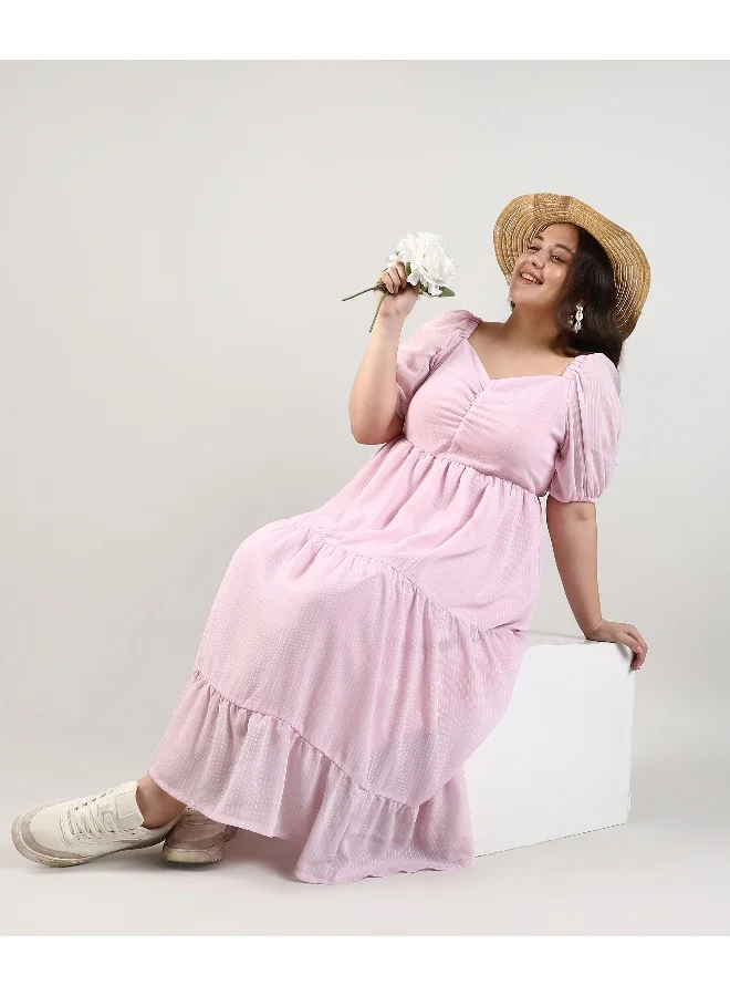 انستافاب بلس فستان متوسط ​​الطول مخطط ومزخرف باللون الوردي الفاتح للنساء