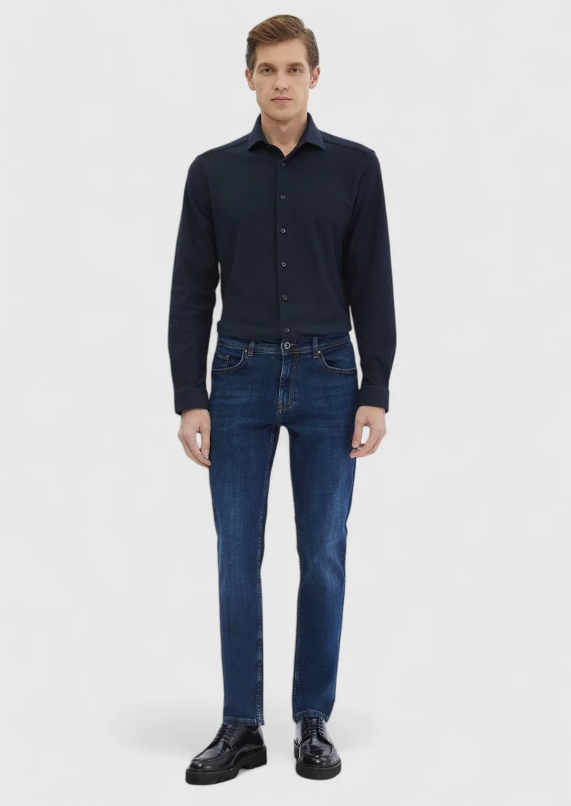 رامسي قميص قطني طويل مخطط باللون الأزرق الداكن، بقصة كاجوال مريحة، مصنوع من قماش التريكو بنسبة 100%.