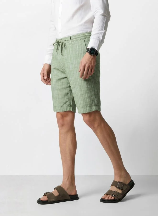 ذا انديان كراج كو Men Regular Fit Solid Cross Pocket Mid-Rise Shorts