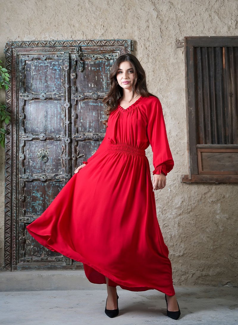 ايديال ماكسي أحمر رشيق: طيات تلتقي بالأناقة - Image 2