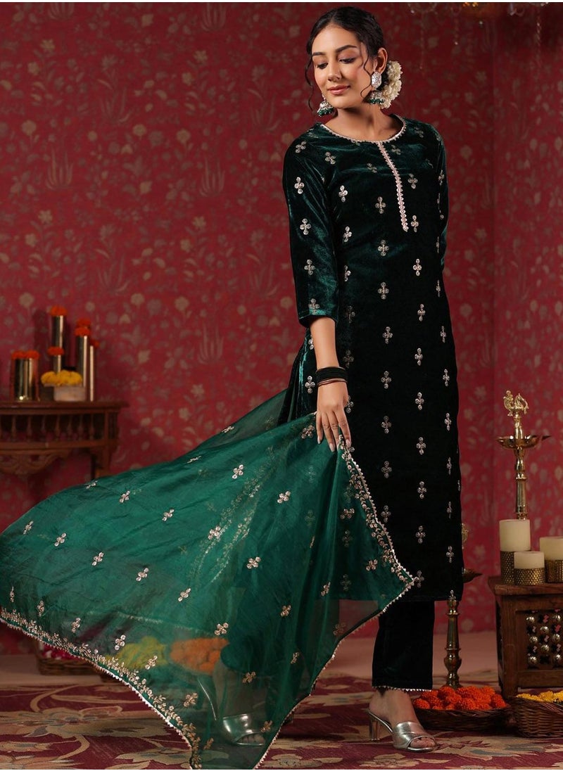 ISHIN Women's Green Velvet Self Design Full Length Palazzo Kurta Set  - Image 3
