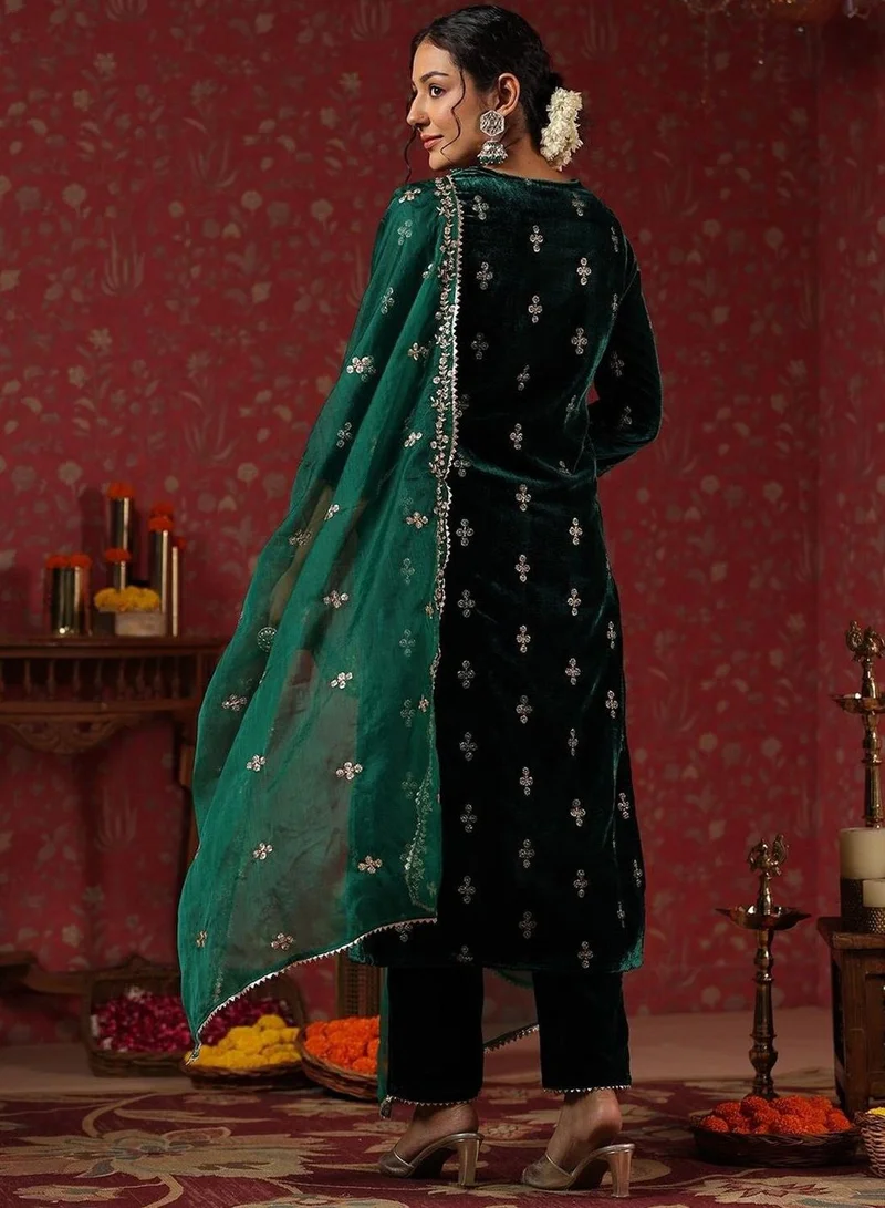 آي شين Women's Green Velvet Self Design Full Length Palazzo Kurta Set