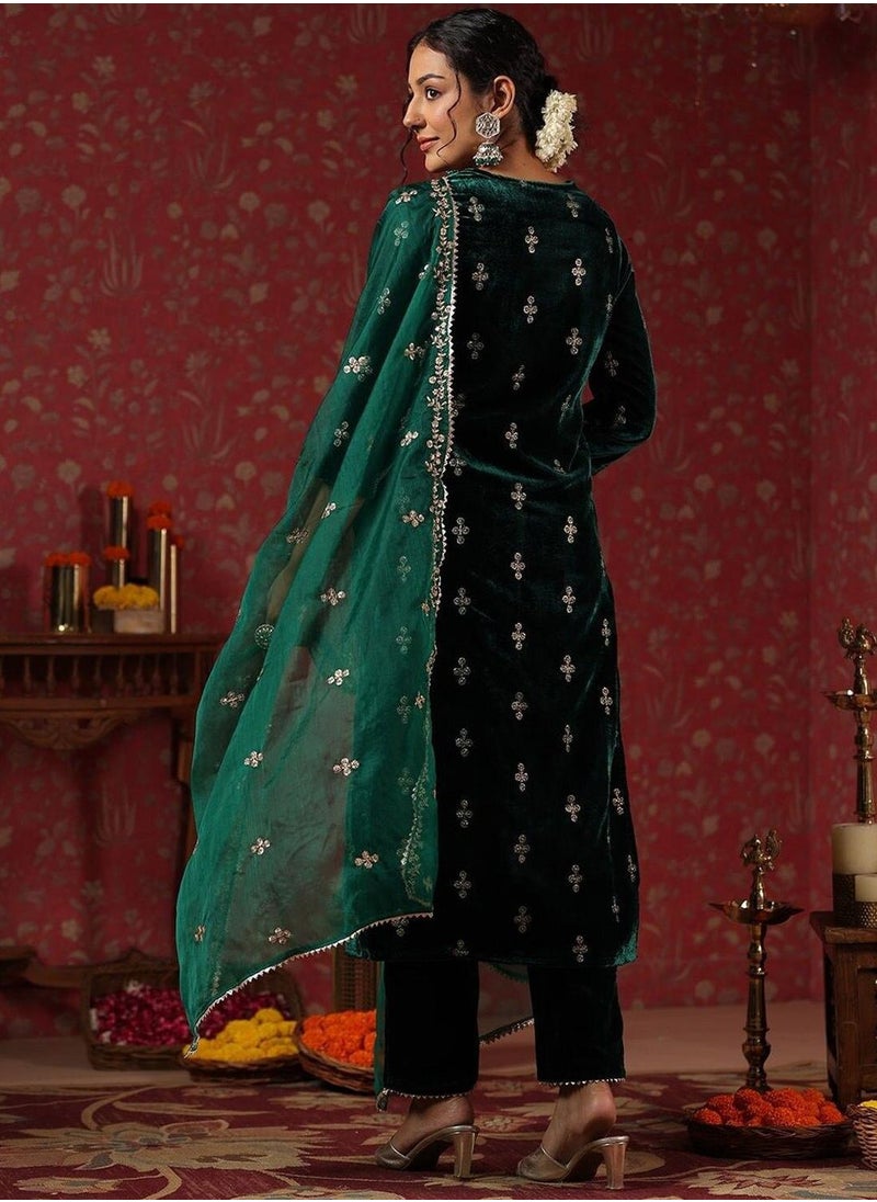 ISHIN Women's Green Velvet Self Design Full Length Palazzo Kurta Set  - Image 5