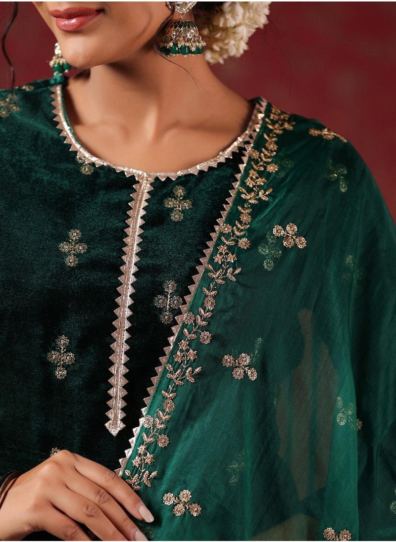ISHIN Women's Green Velvet Self Design Full Length Palazzo Kurta Set  - Image 2