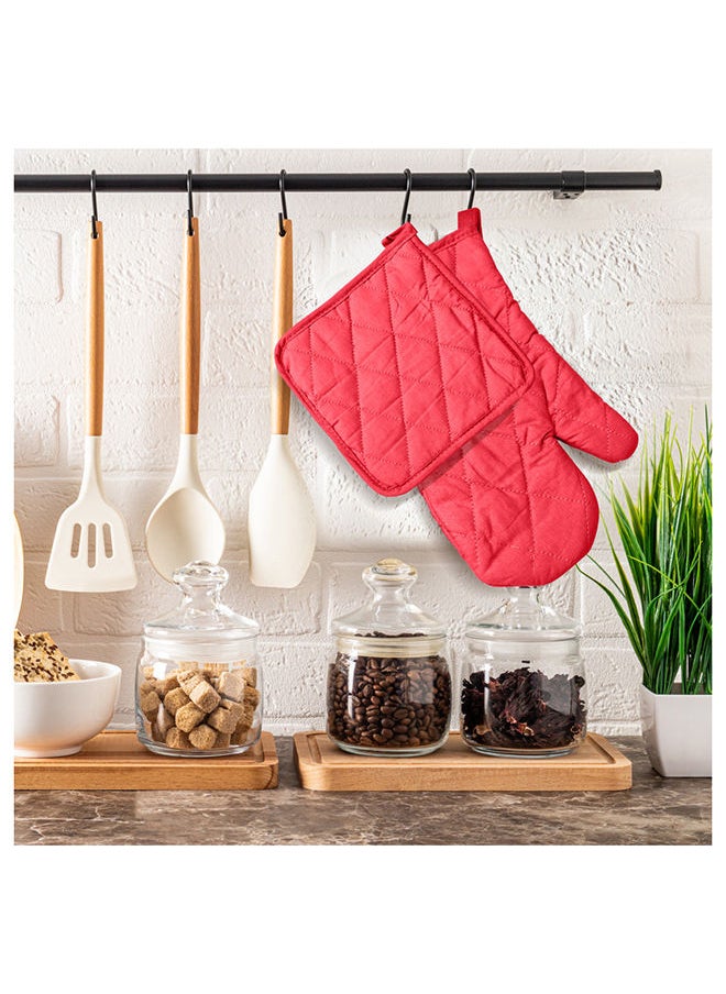 2-Piece Gloves/Oven Mitt And Pot Holder Set Red - pzsku/Z8C6D3322911CE6D9312DZ/45/_/1686136356/0ee284f2-2c61-46f2-9130-aacee65e5bab