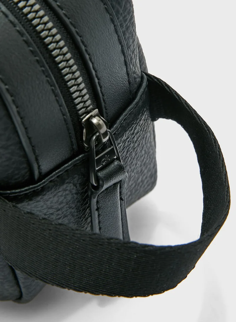 CALVIN KLEIN Around Zip Toiletry Bag