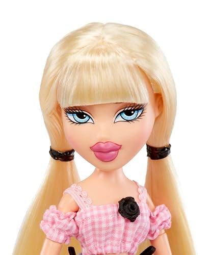 Bratz Goin’ Out! Cloe Fashion Doll with Accessories - Image 4