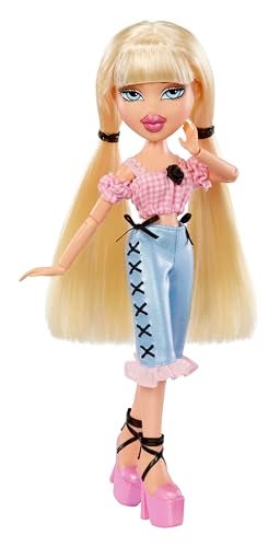 Bratz Goin’ Out! Cloe Fashion Doll with Accessories - Image 2