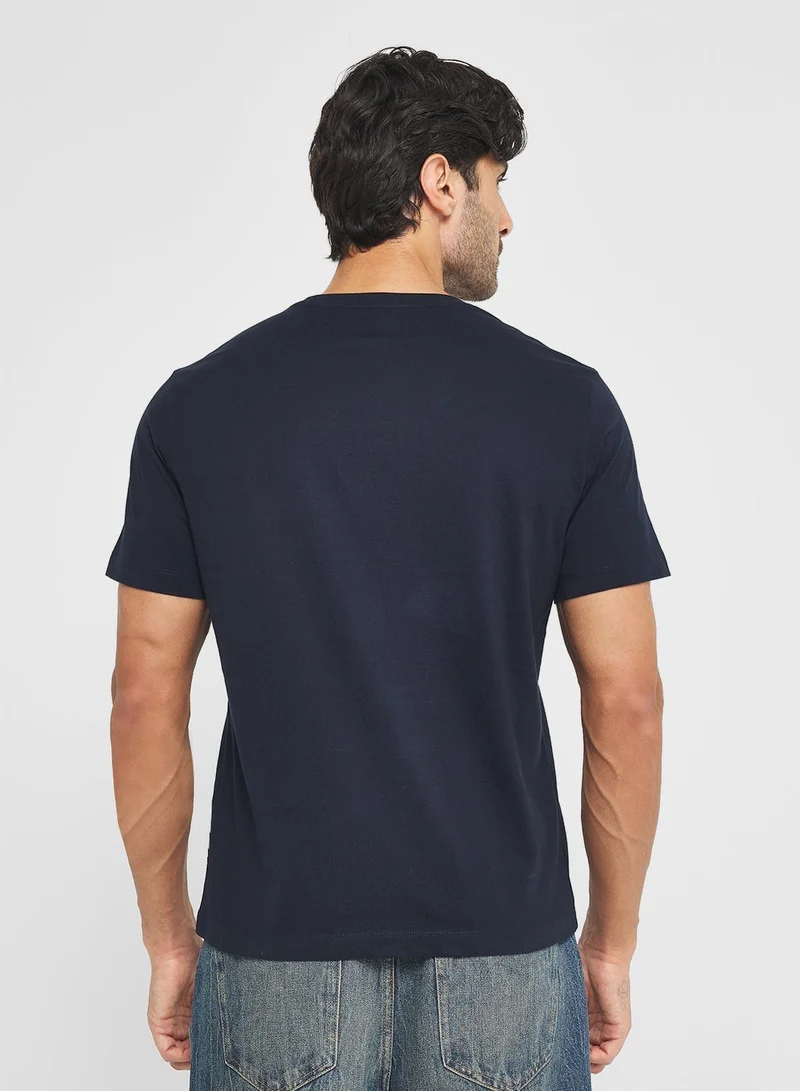 GUESS American Trad Crew Neck T-Shirt