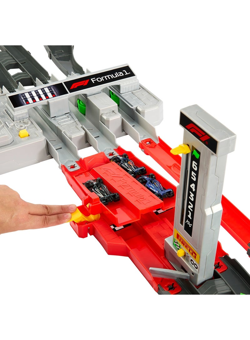 Hot Wheels Toy Car Track Set, Formula 1® Grand Prix Circuit Track Set with 3 1:64 Scale Die-Cast Toy Cars, Two Modes of Racing with a Motorized Booster - Image 5