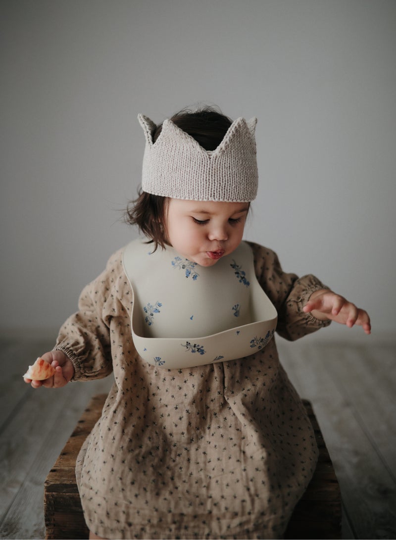 موشي مريلة أطفال من السيليكون من موشي | رمادي داكن دافئ - Image 2