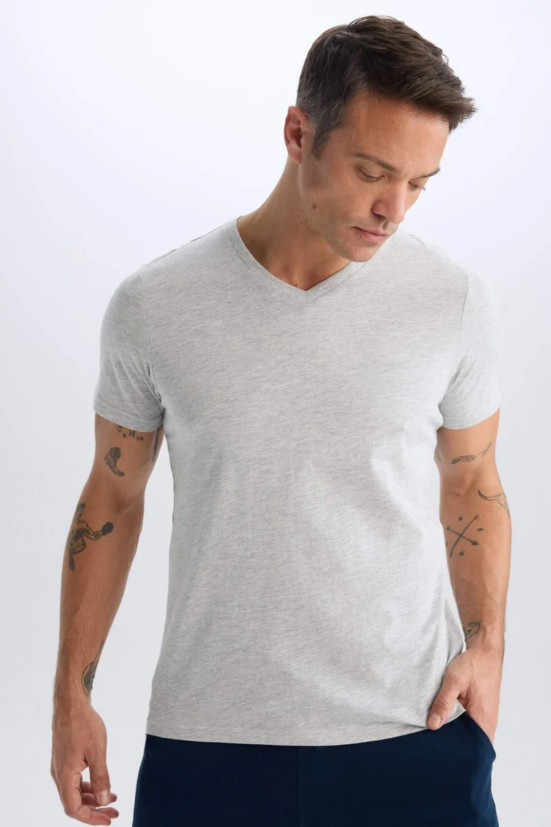 ديفاكتو New Regular Fit V-Neck Short Sleeve T-Shirt