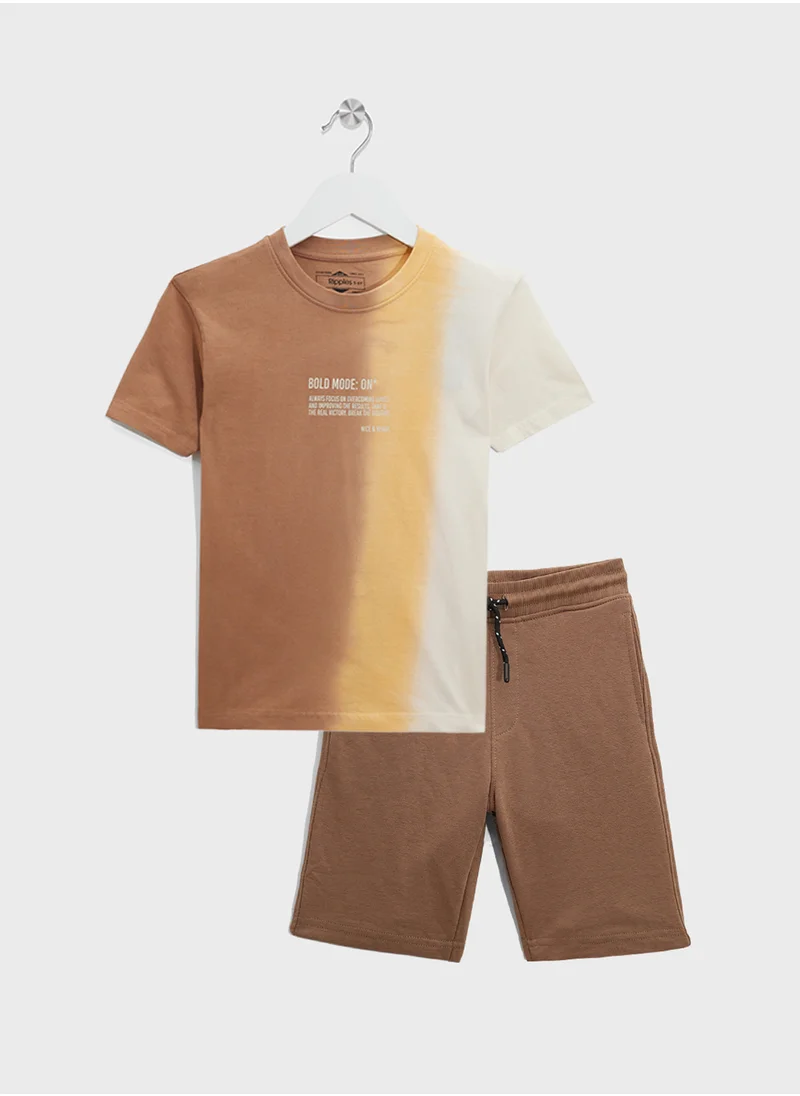 ريبلز مع نمشي Oversized T-Shirt & Shorts Set