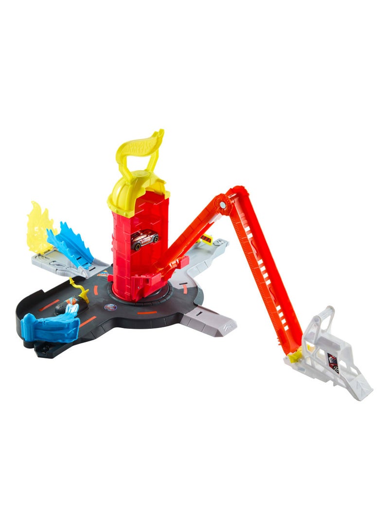 Hot Wheels مجموعة مسار سيارات هوت ويلز، محطة إطفاء المدينة سوبر إنقاذ ولعبة شاحنة إطفاء بمقياس 1:64، مسار السلم يمتد 16 بوصة، 4 مخرجات مختلفة، تخزين سهل - Image 5