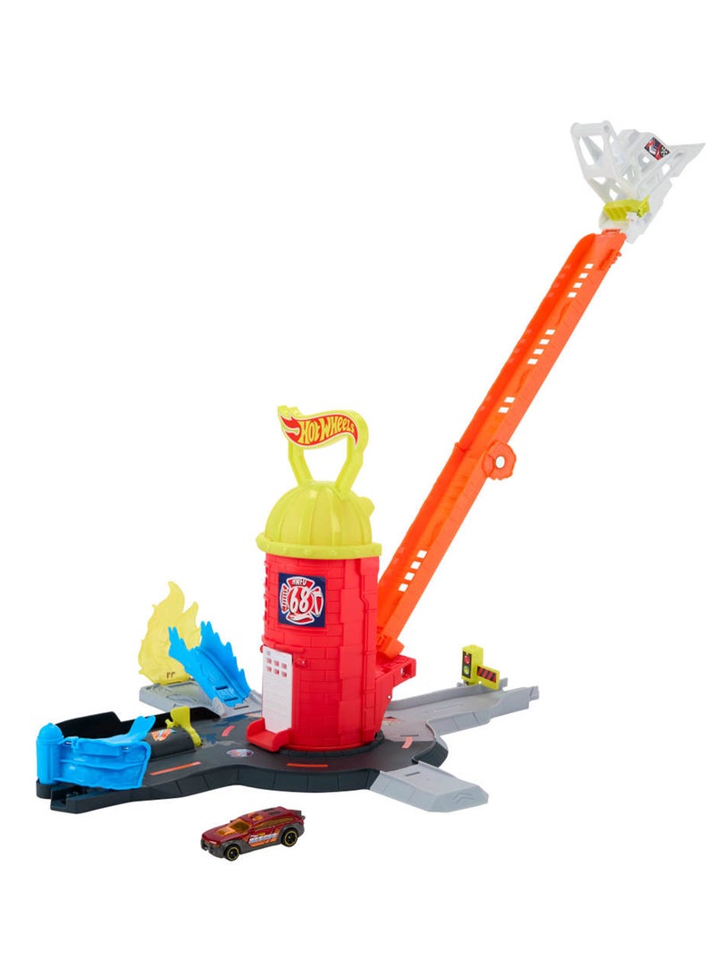 Hot Wheels مجموعة مسار سيارات هوت ويلز، محطة إطفاء المدينة سوبر إنقاذ ولعبة شاحنة إطفاء بمقياس 1:64، مسار السلم يمتد 16 بوصة، 4 مخرجات مختلفة، تخزين سهل - Image 4