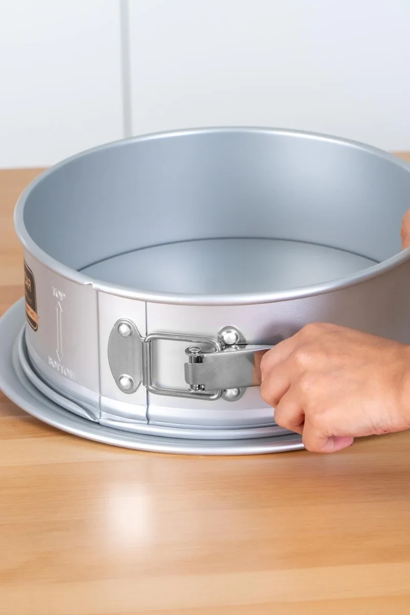 أكار Mate Round Springform Cake Mold - 28.5 cm
