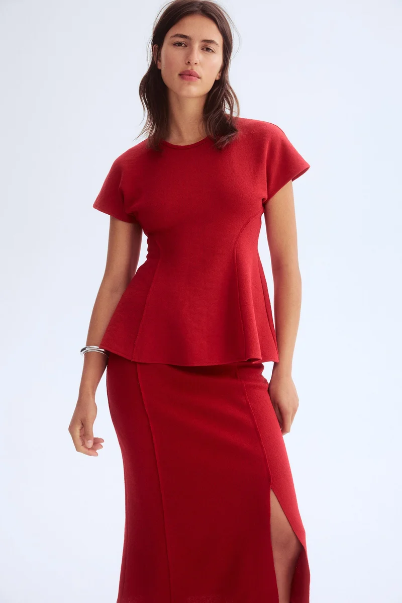 اتش اند ام بلوزة محبوكة بحافة واسعة