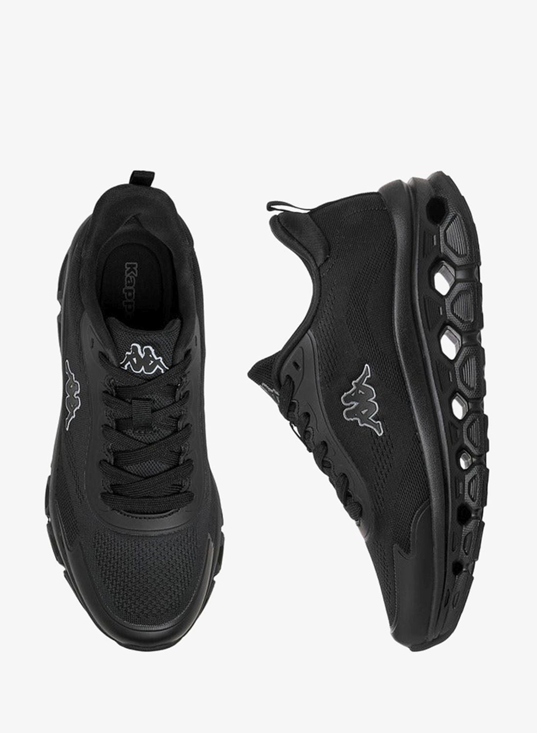 أحذية رياضية نسائية بشعار وتفاصيل برباط