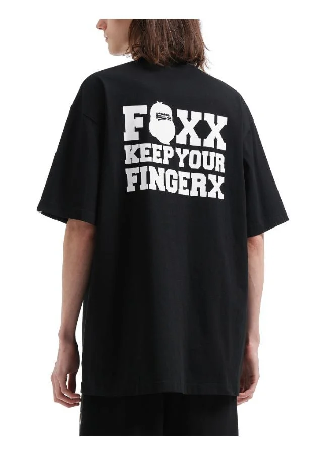 فينجركروكس تيشيرت بطبعة خلفية من سلسلة بيج فوت