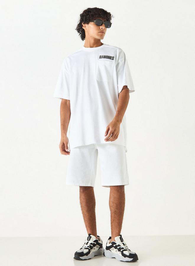 اس بي كاركترز تيشيرت بأكمام قصيرة وياقة ضيقة وجيب على الصدر وطبعات - Image 2