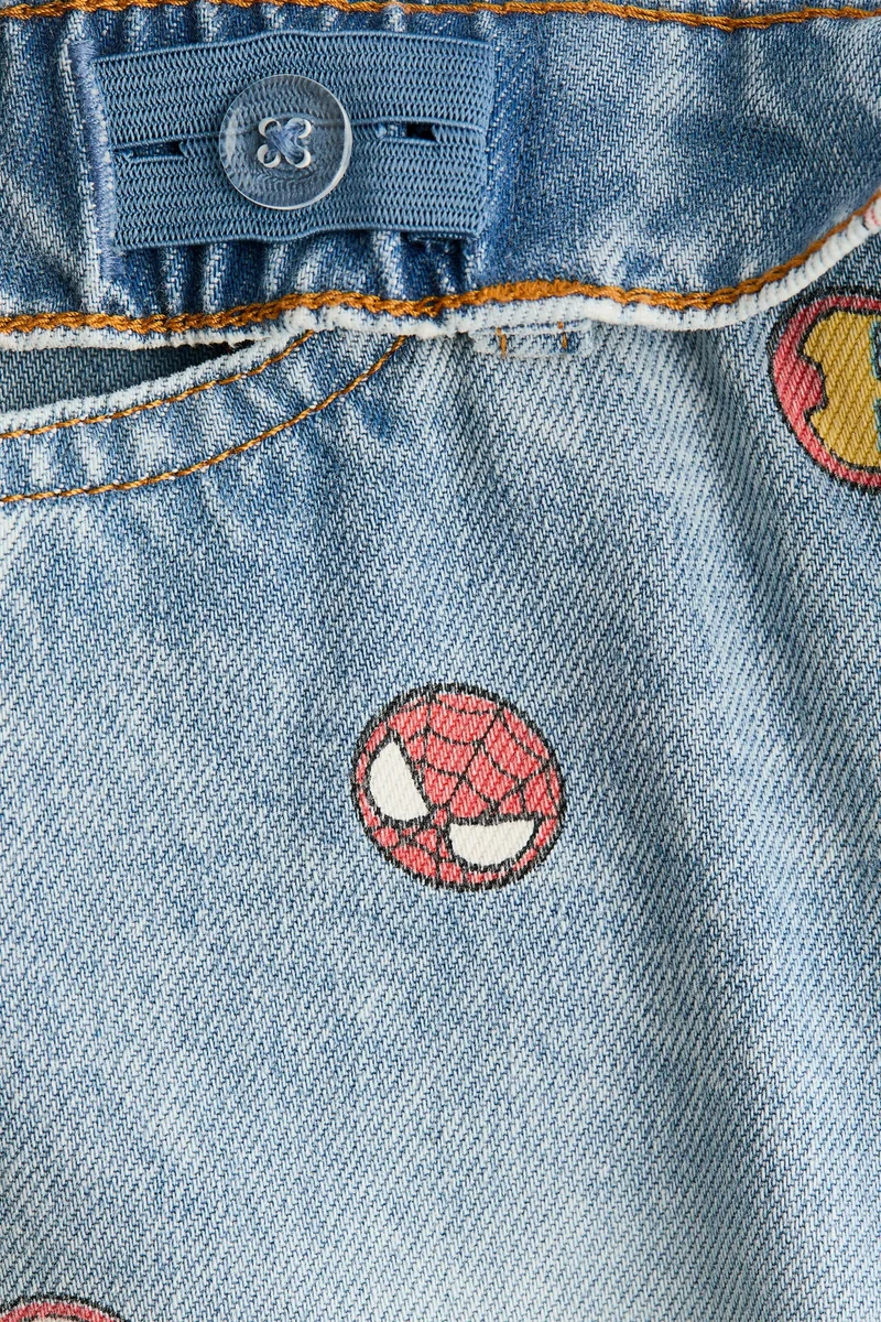 اتش اند ام جينز بقصة عادية مزين بطبعة