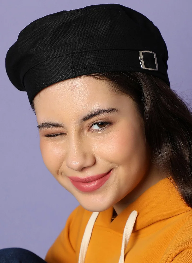صوص هاوت قبعة بيريه سوداء سادة بتفاصيل إبزيم