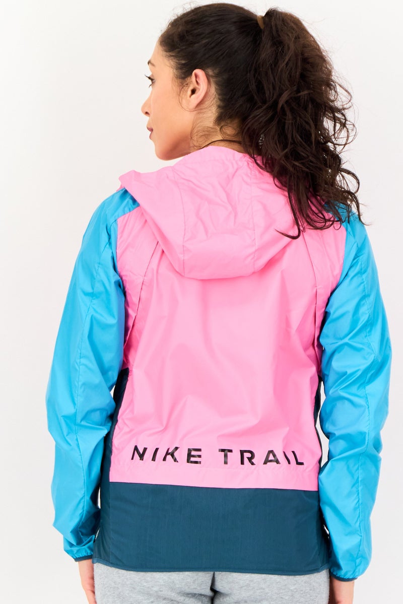 Nike جاكيت نايك إكس تريل للنساء بكم طويل مقاوم للعوامل الجوية، متعدد الألوان - Image 2
