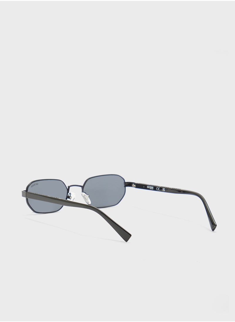 GUESS Gu0023101A53 Shape Sunglasses  - Image 2