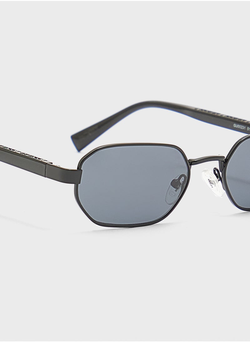 GUESS Gu0023101A53 Shape Sunglasses  - Image 3