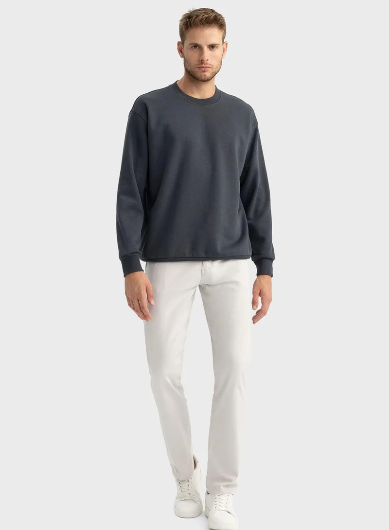 DeFacto Essential Sweatshirt