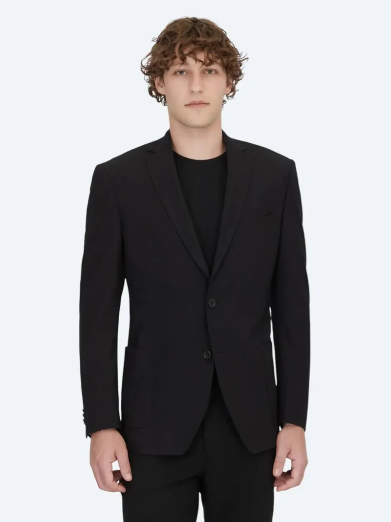 كيب جاكيت أسود منقوش بقصة عادية