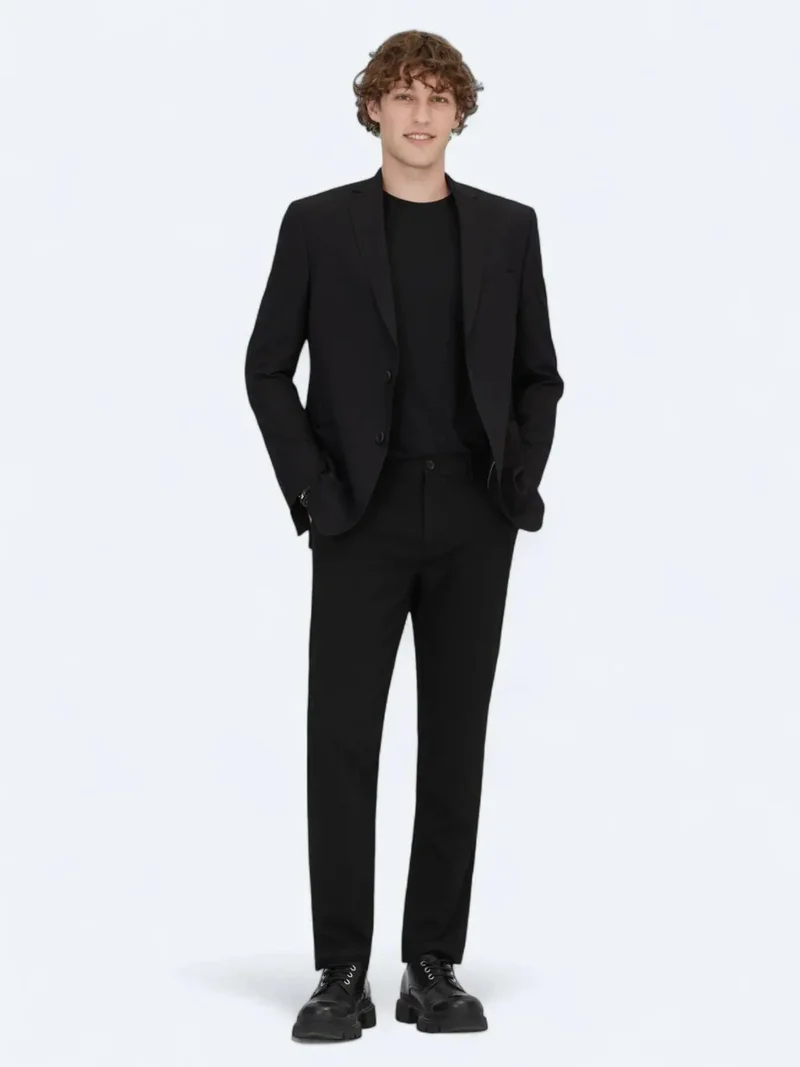 كيب جاكيت أسود منقوش بقصة عادية