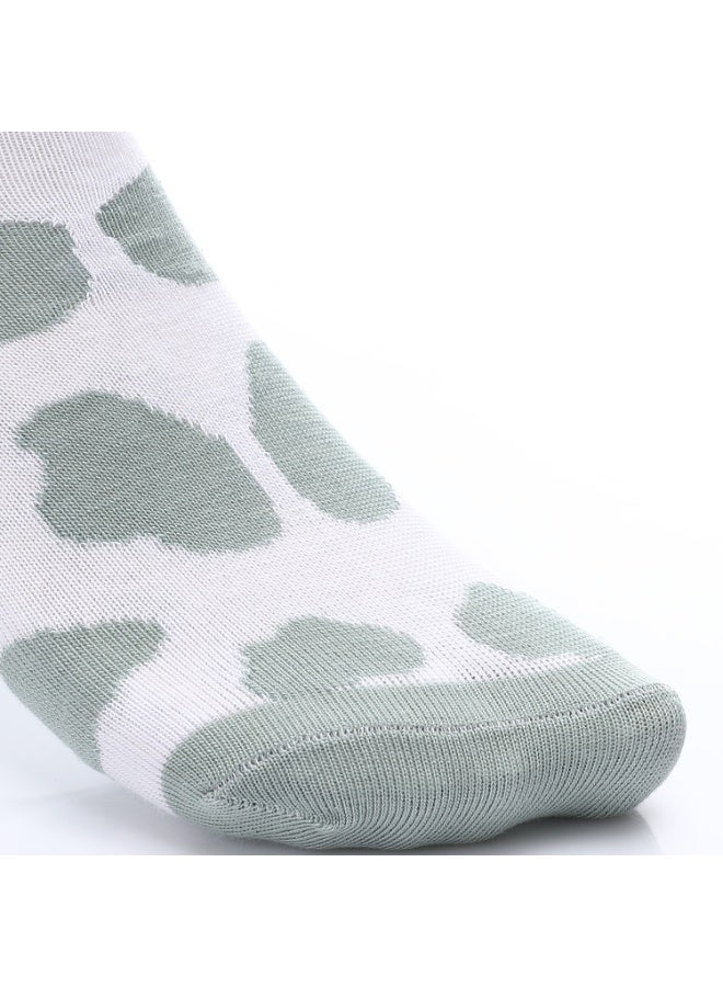 ريد قطن جوارب بنقشة بقرة باللون المينت   – جوارب ممتعة ومريحة بطابع الحيوانات مع طباعة مميزة بنقاط البقر- للسيدات - Image 2