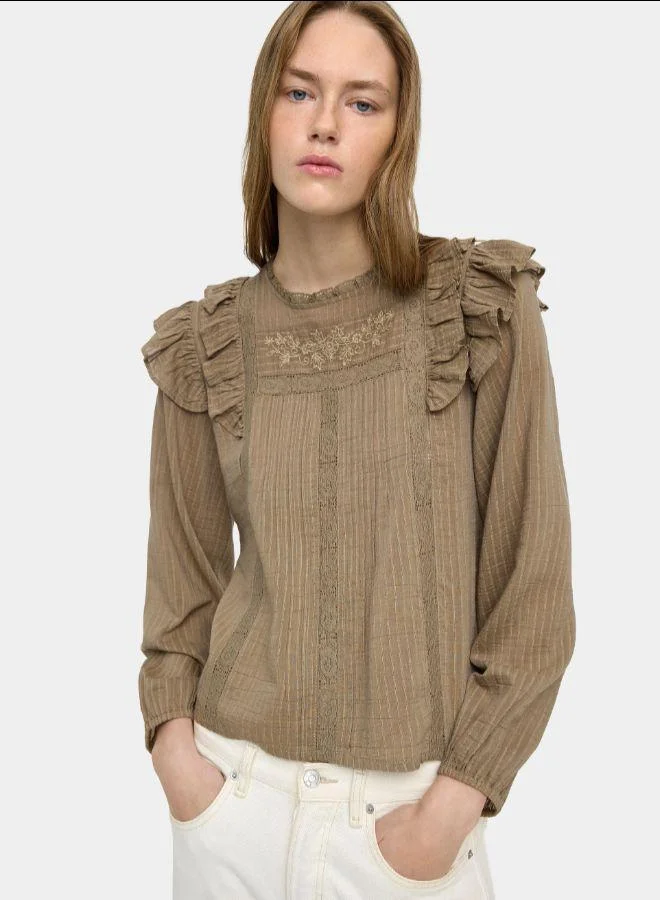 بارفوا بلوزة مع تطريز وكشكش