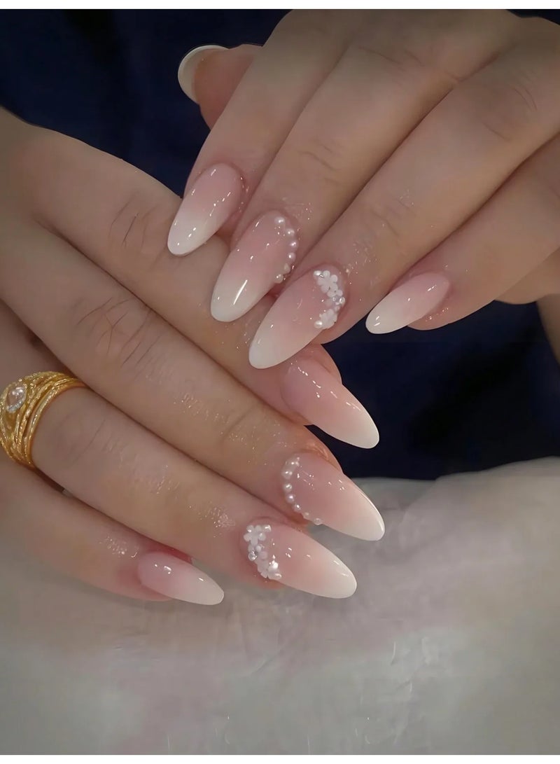 Almond shaped fake nails. The box contains 24 nails with a nail file and glue - Image 1