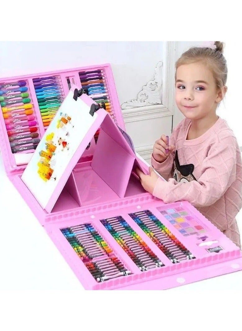سوبر ميجا 208 قطعة من اللوازم الفنية ، مجموعة فن الرسم للاطفال البنات والاولاد والمراهقين، حقيبة مجموعة فنية مع حامل ثلاثي الطيات، تتضمن الوان باستيل زيتي، اقلام ملونة، كتاب تلوين، مقص - Image 1