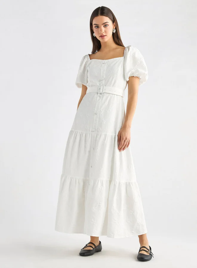 سبلاش فيڤ فستان ماكسي متعدد الطبقات بتصميم زهري وياقة مربعة وأكمام قصيرة منفوخة