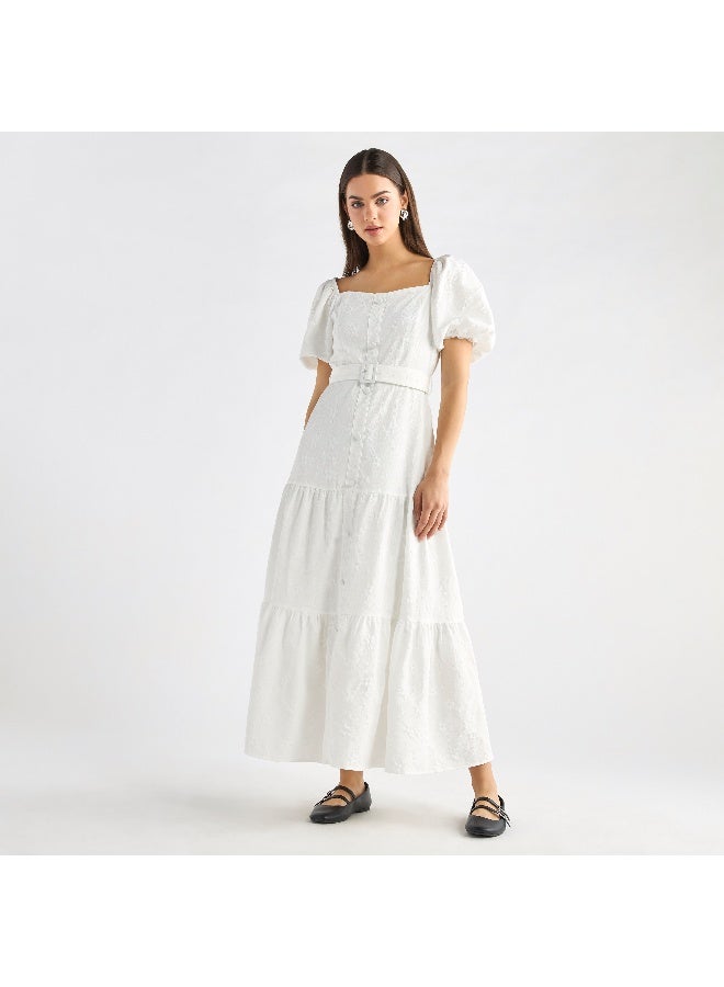 سبلاش فيڤ فستان ماكسي متعدد الطبقات بتصميم زهري وياقة مربعة وأكمام قصيرة منفوخة - Image 4