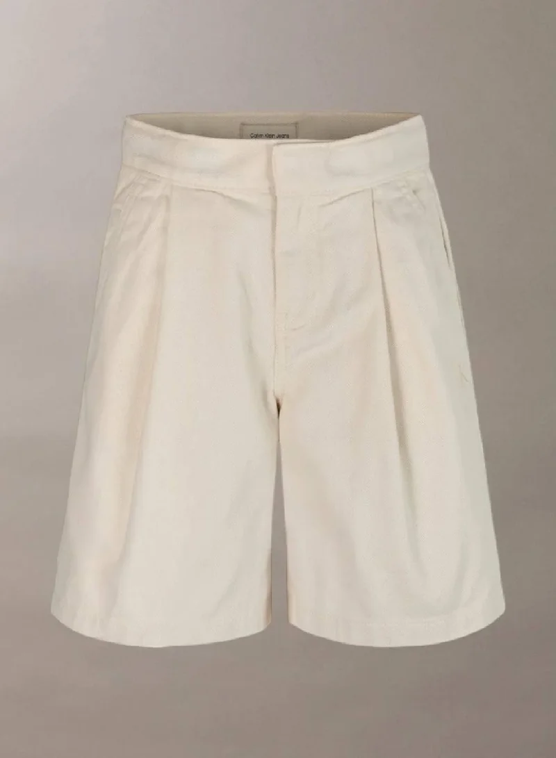 كالفن كلاين جينز شورت برمودا تشينو بقصة ضيقة من الأعلى وواسعة من الأسفل