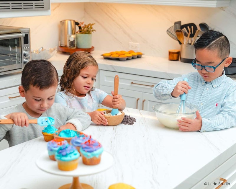 Handstand Kitchen Bluey Silicone Baking Utensil Set with 9" Spoon, 8.75" Spatula and 8.5" Whisk - Image 2