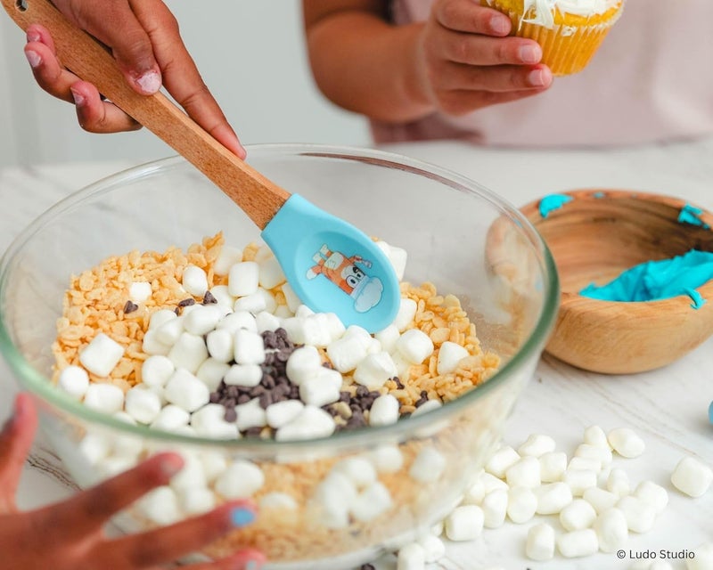 Handstand Kitchen Bluey Silicone Baking Utensil Set with 9" Spoon, 8.75" Spatula and 8.5" Whisk - Image 4