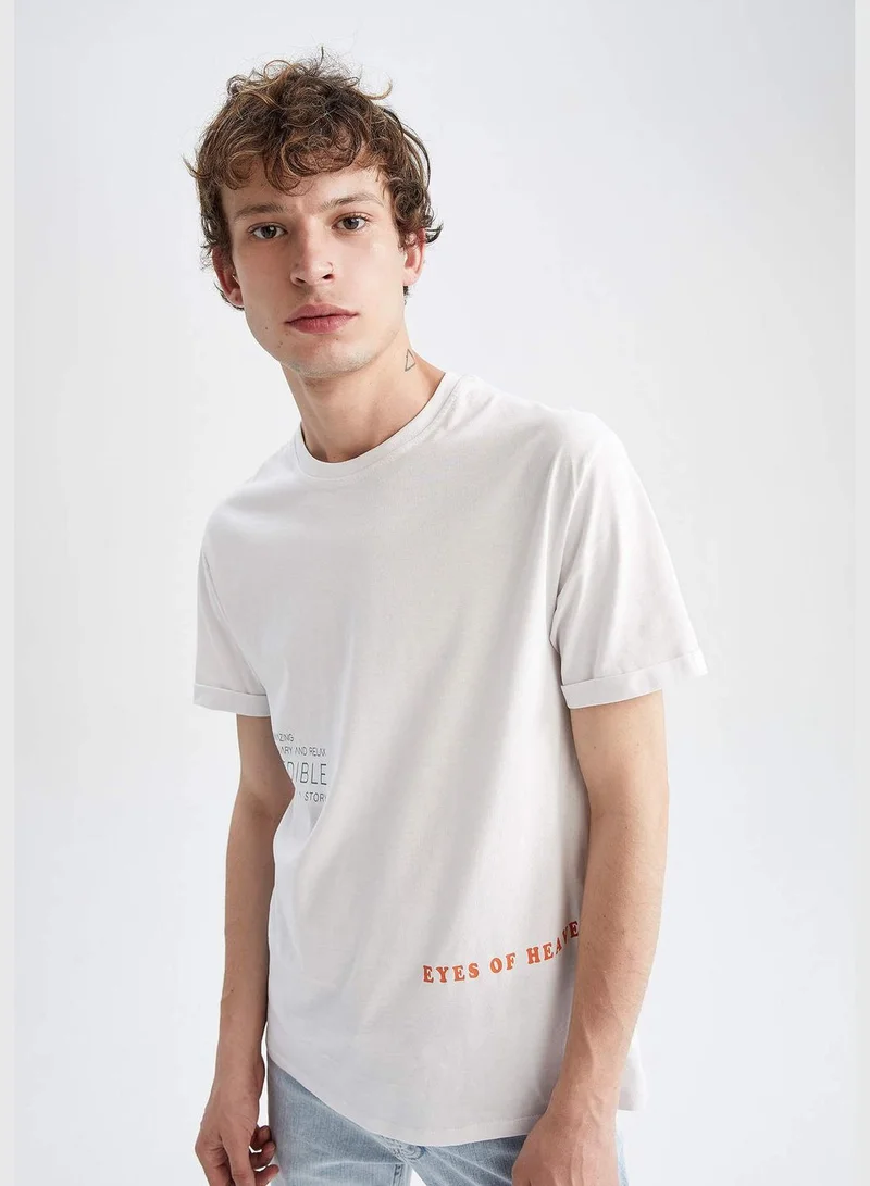 ديفاكتو Regular Fit Short Sleeve Back Tree Print T-Shirt