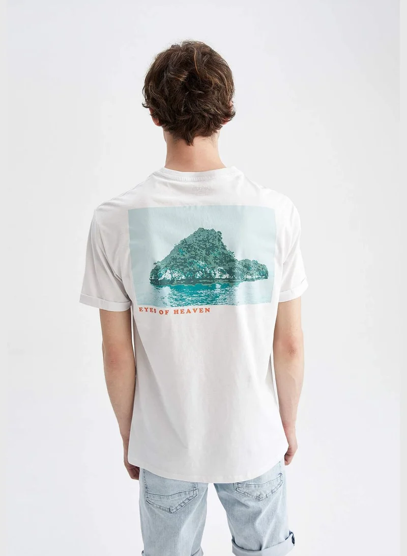 ديفاكتو Regular Fit Short Sleeve Back Tree Print T-Shirt