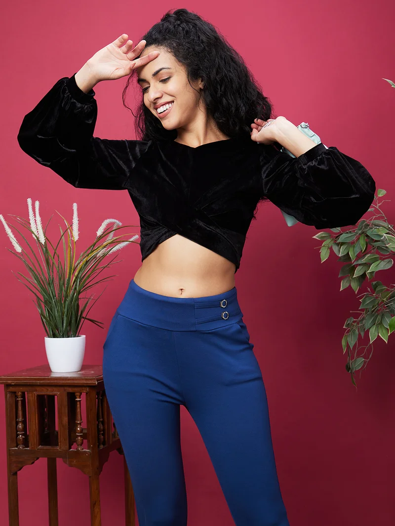 جلو باص بلوزة جلوبس نسائية قصيرة بأكمام منفوشة من المخمل